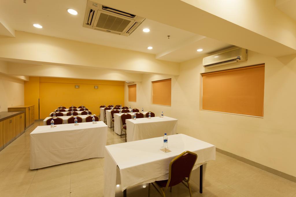 Ahmedabad Vastrapur Hotel Kültér fotó