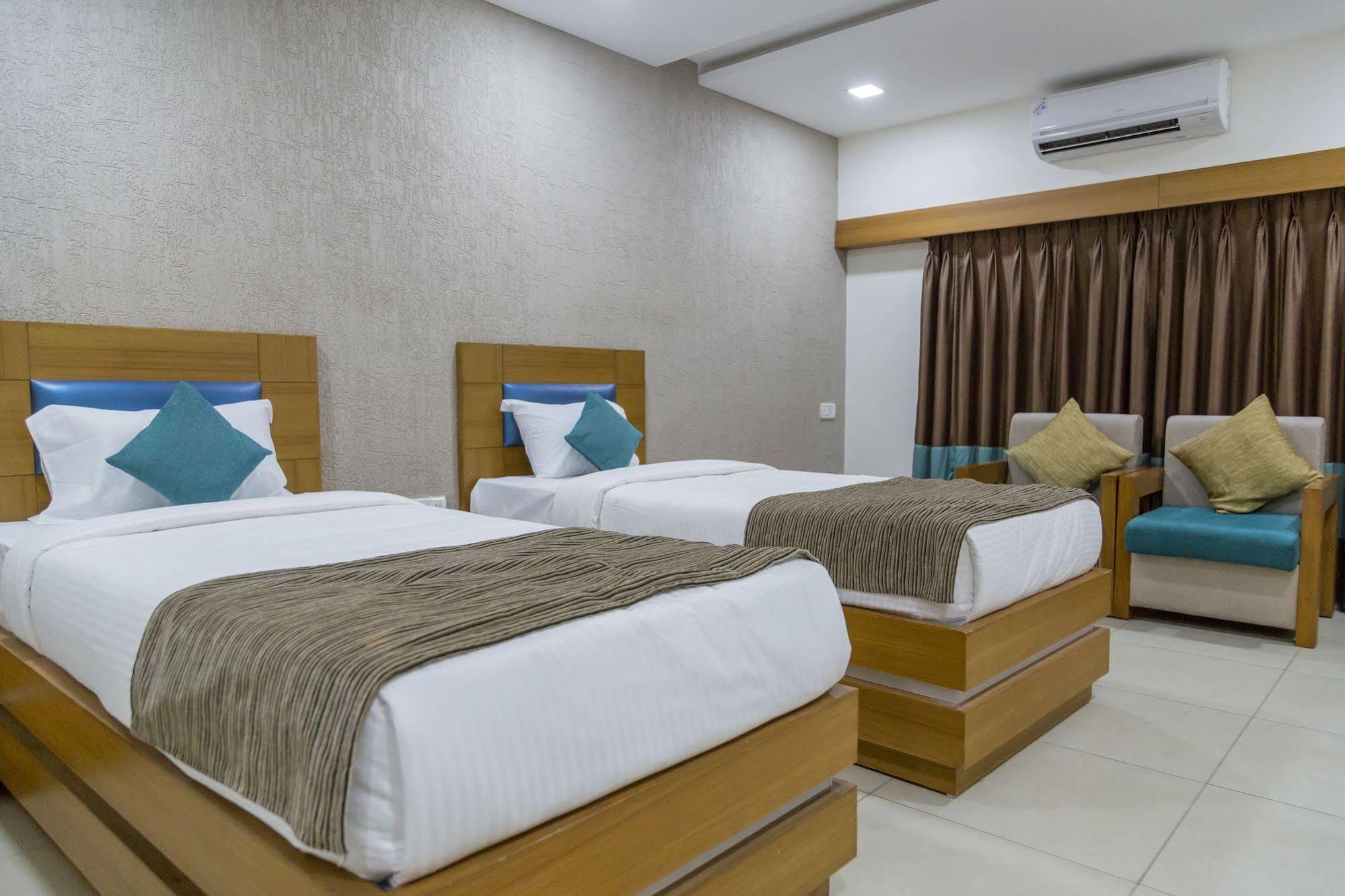 Ahmedabad Vastrapur Hotel Kültér fotó